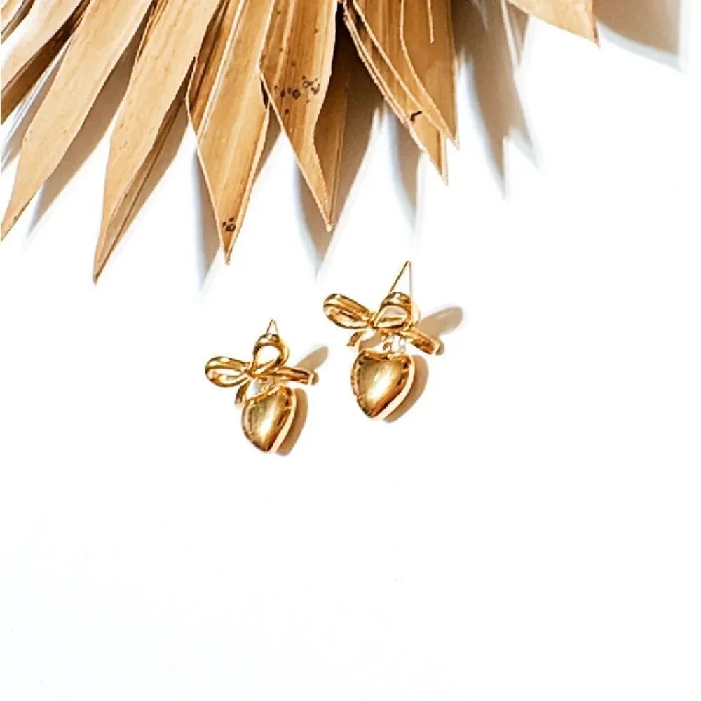 Gold heart dangle earrings M349